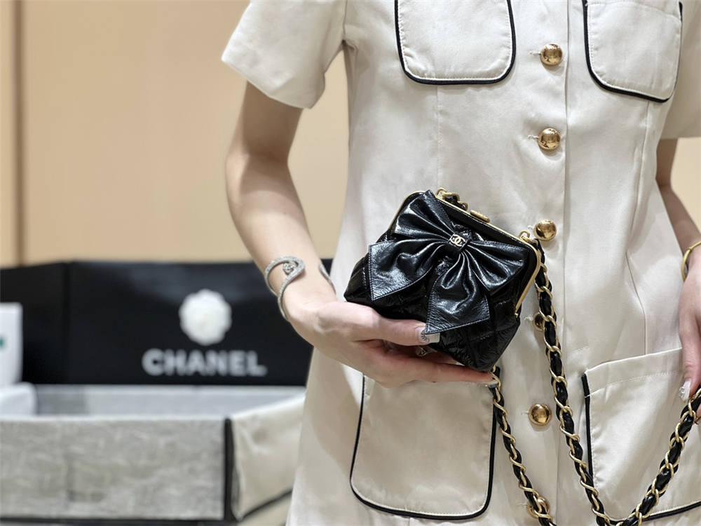 Chanel Clutch With Chain  AP4028 Size: 13*10*3.5cm 2025 new 